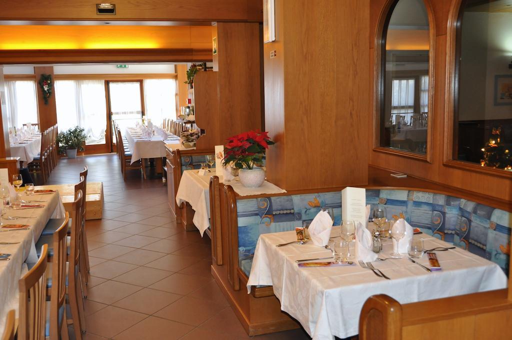 צ'מברה Hotel Europa Cembra מראה חיצוני תמונה