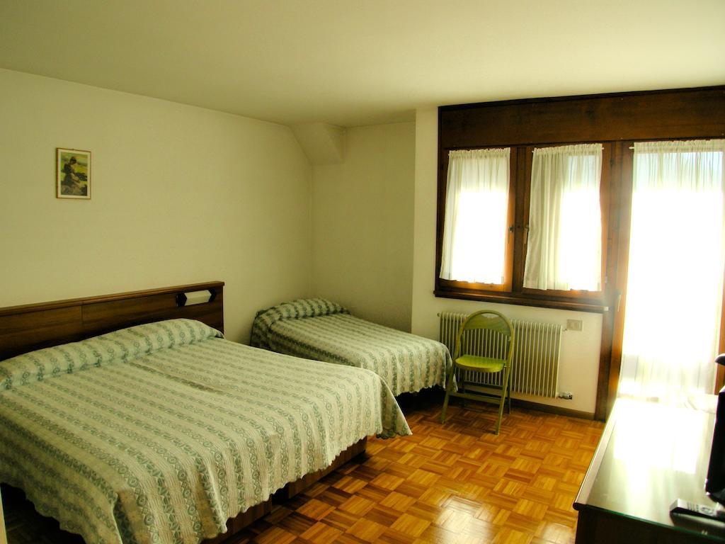 צ'מברה Hotel Europa Cembra חדר תמונה
