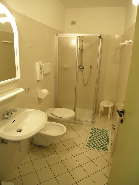צ'מברה Hotel Europa Cembra חדר תמונה