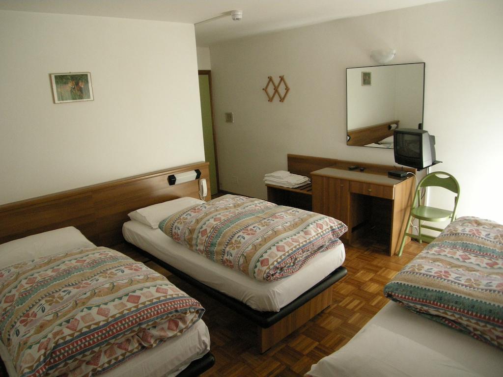 צ'מברה Hotel Europa Cembra חדר תמונה